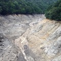 写真: 宇連ダム2　貯水率3％