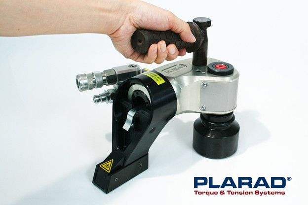 油圧トルクレンチの安全取手が標準装備-PLARAD