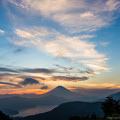写真: シルエット富士と雲の共演