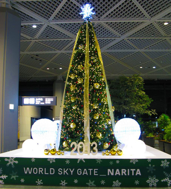 写真: Christmas Tree of NARITA Air port   terminal1