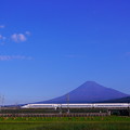 写真: 富士山と７００系