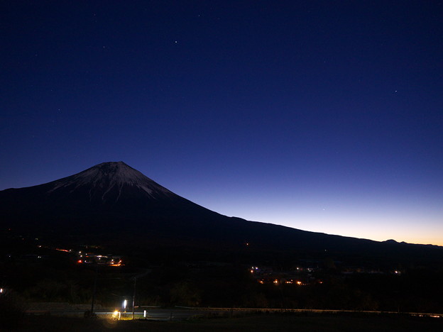 日の出前　富士山