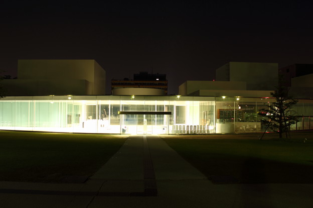 金沢21世紀美術館ライトアップ