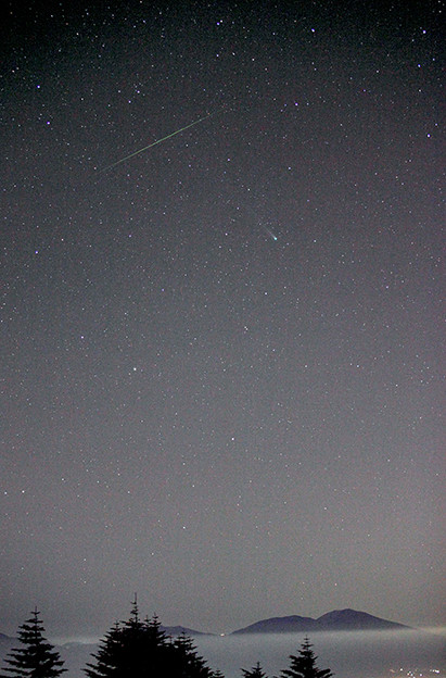 写真: 浅間山＆ラブジョイ彗星