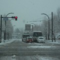 写真: 佐久平駅前・雪が降り続く