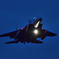 写真: 築城基地夜間訓練 真上を飛んで着陸します！F-15
