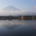 朝の河口湖と富士山 (蔵出し）