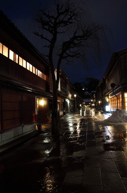 写真: 夜の金沢ひがし茶屋街(1)