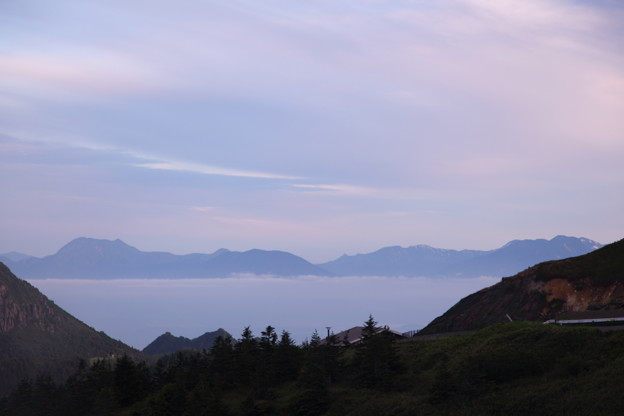 写真: 渋峠から　朝焼けと雲海