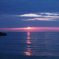 写真: 日本海に沈む夕陽