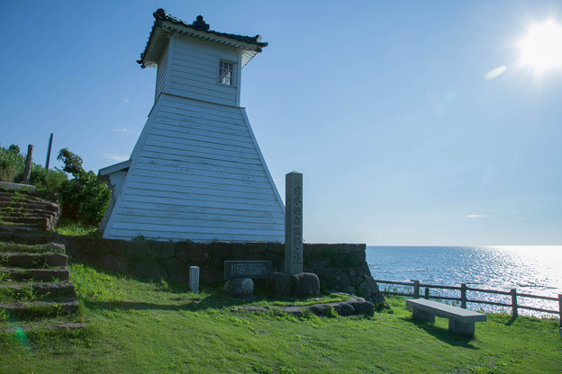 写真: 日本最古の木造の灯台　　旧福浦灯台(1)