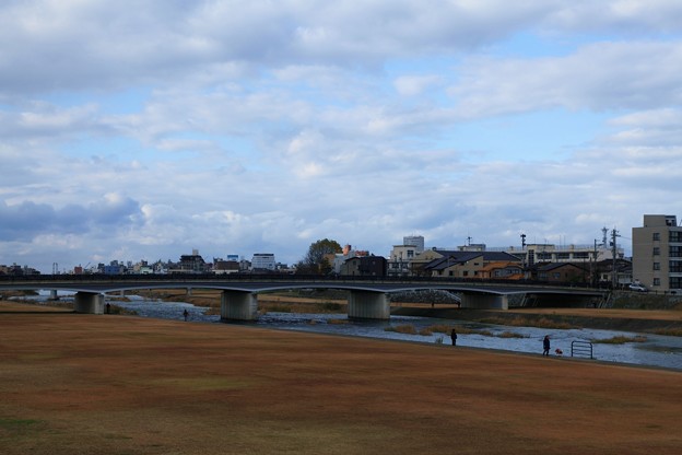 写真: 初冬の金沢　犀川