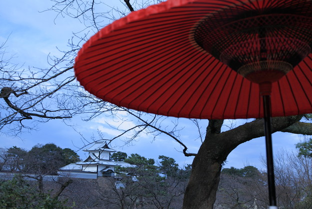 金沢城(石川門）と野点傘