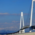 新湊大橋と剱岳