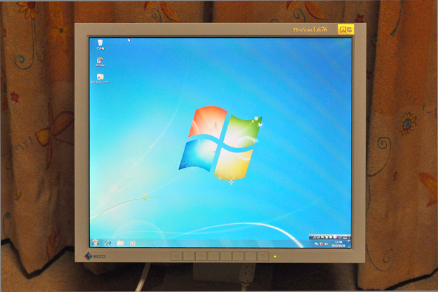 写真: Windows 7 Professional ディスクトップ画面