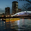 写真: 銀橋と水上バス