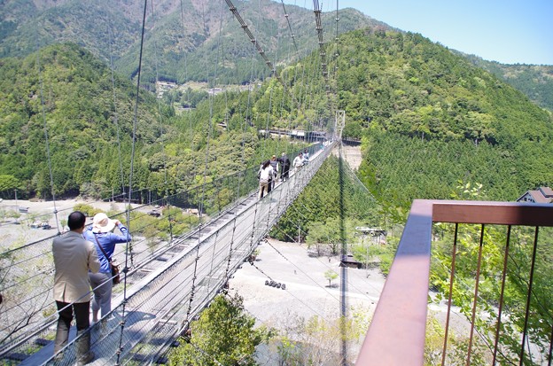 写真: 谷瀬の吊り橋