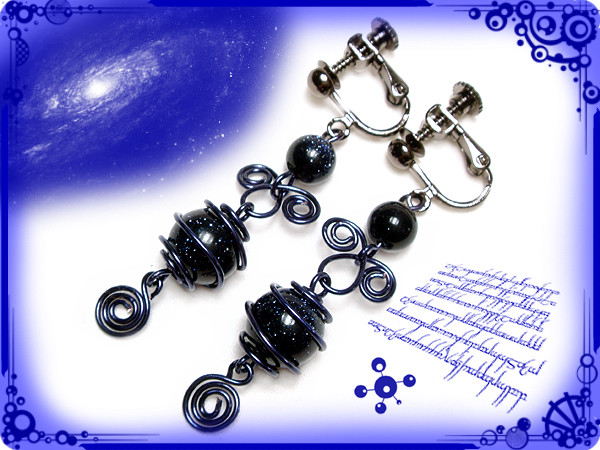 ∵くるくるくるりん渦巻き銀河のイヤリング ブルーサンドストーン（紫金石）ハンドメイド 手作り ワイヤーワーク(ワイヤーアート)ぐるぐるギャラクシー・イヤリング1