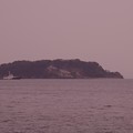 横須賀米軍基地から見る無人島猿島・・20130324