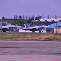 Photos: デモフライトテイクオフ2機同時 VFA-195DAMBUSTERSとVFA-27ROYALMACES F/A-18E・・?