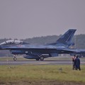 雨の飛行を終えてランディング第3飛行隊F-2B・・20130915