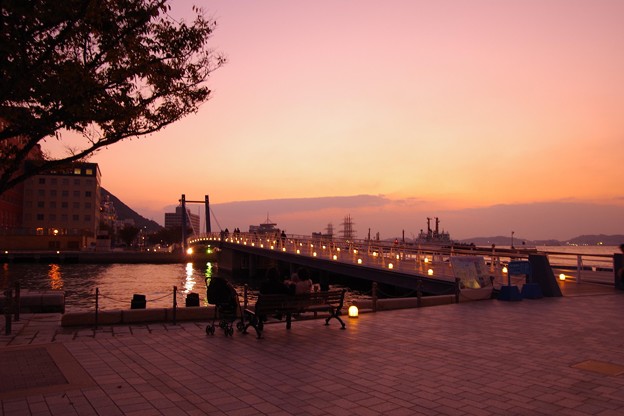 写真: 門司港の恋人たちの聖地・・夕暮れの風景