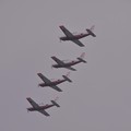 写真: 防府北基地から第12飛行教育団 T-7の編隊飛行・・
