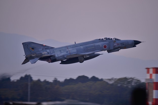 写真: 朝早くから始まったオープニング飛行 第301飛行隊F-4EJ改ファントム