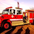写真: 夕方の赤レンガパーク U.S NAVY 消防車・・