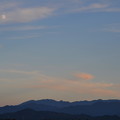 写真: 十三夜の月と山