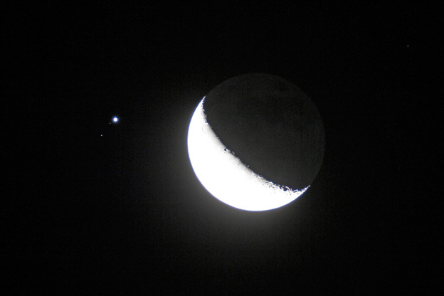 写真: 月と並ぶ木星