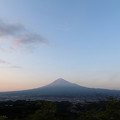 夕暮れの富士山と富士宮市街（２）