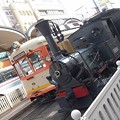 写真: 坊ちゃん列車と伊予鉄道市内線