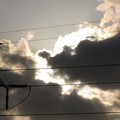 写真: 鉄塔・彩雲と太陽