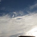 写真: 巻雲の空に飛行機