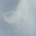 写真: 輪を描いた雲